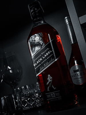Johnnie Walker Black Label 12 Year Blended Scotch Whisky in Dramatic Dark Setting HD phone wallpaper