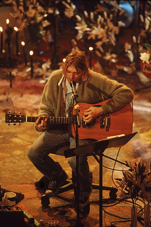 Kurt Cobain performing acoustic guitar and vocals on stage during the Nirvana Unplugged session HD phone wallpaper