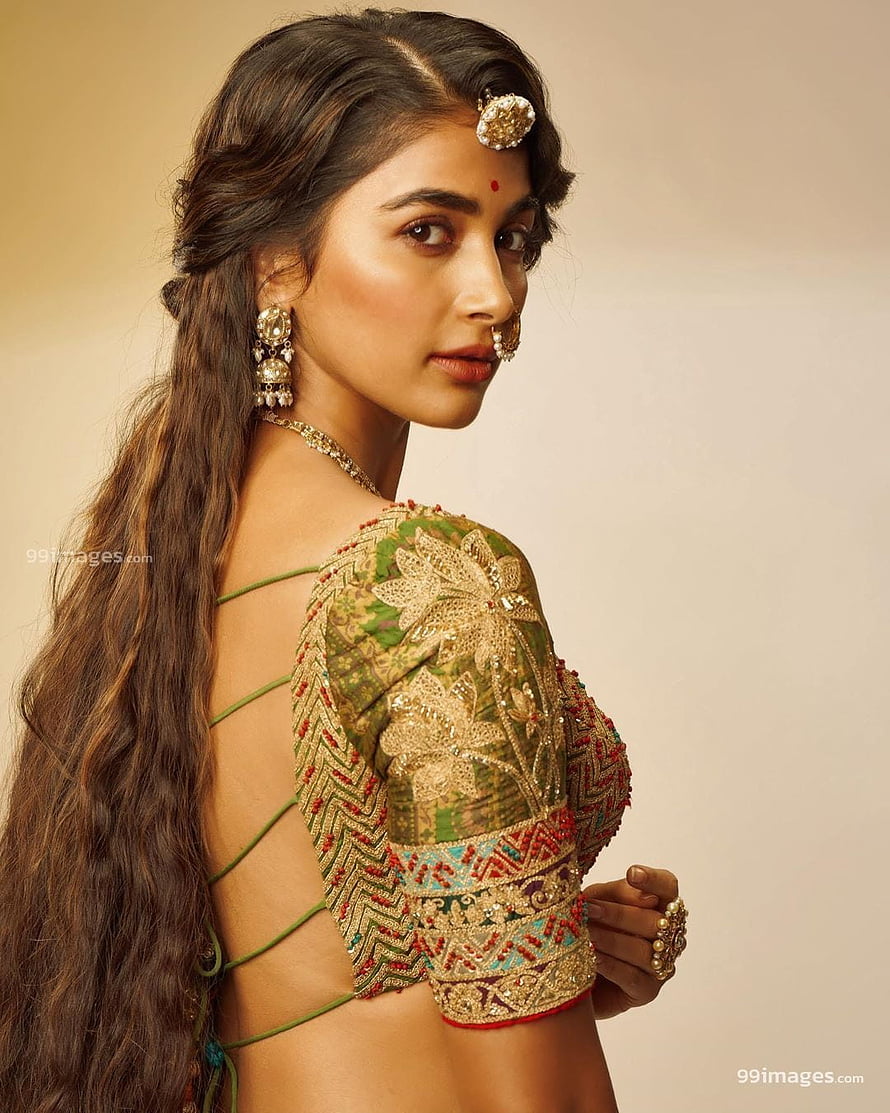 Pooja Hegde in Traditional Green and Gold Embroidered Blouse with Intricate Jewelry HD phone wallpaper