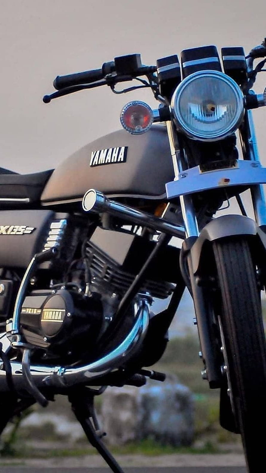 Yamaha RX 135 Classic Motorcycle Front View with Round Headlight and Matte Tank HD phone wallpaper