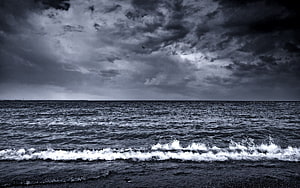 Moody Black and White Ocean Scene with Stormy Clouds and Breaking Waves HD wallpaper