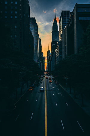 Manhattan Avenue at Dusk with Chrysler Building Silhouette and City Traffic HD phone wallpaper