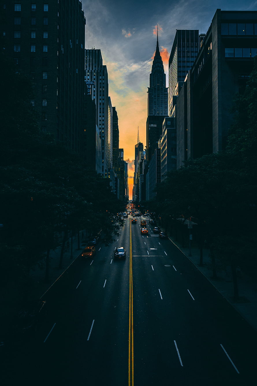 Manhattan Avenue at Dusk with Chrysler Building Silhouette and City Traffic HD phone wallpaper