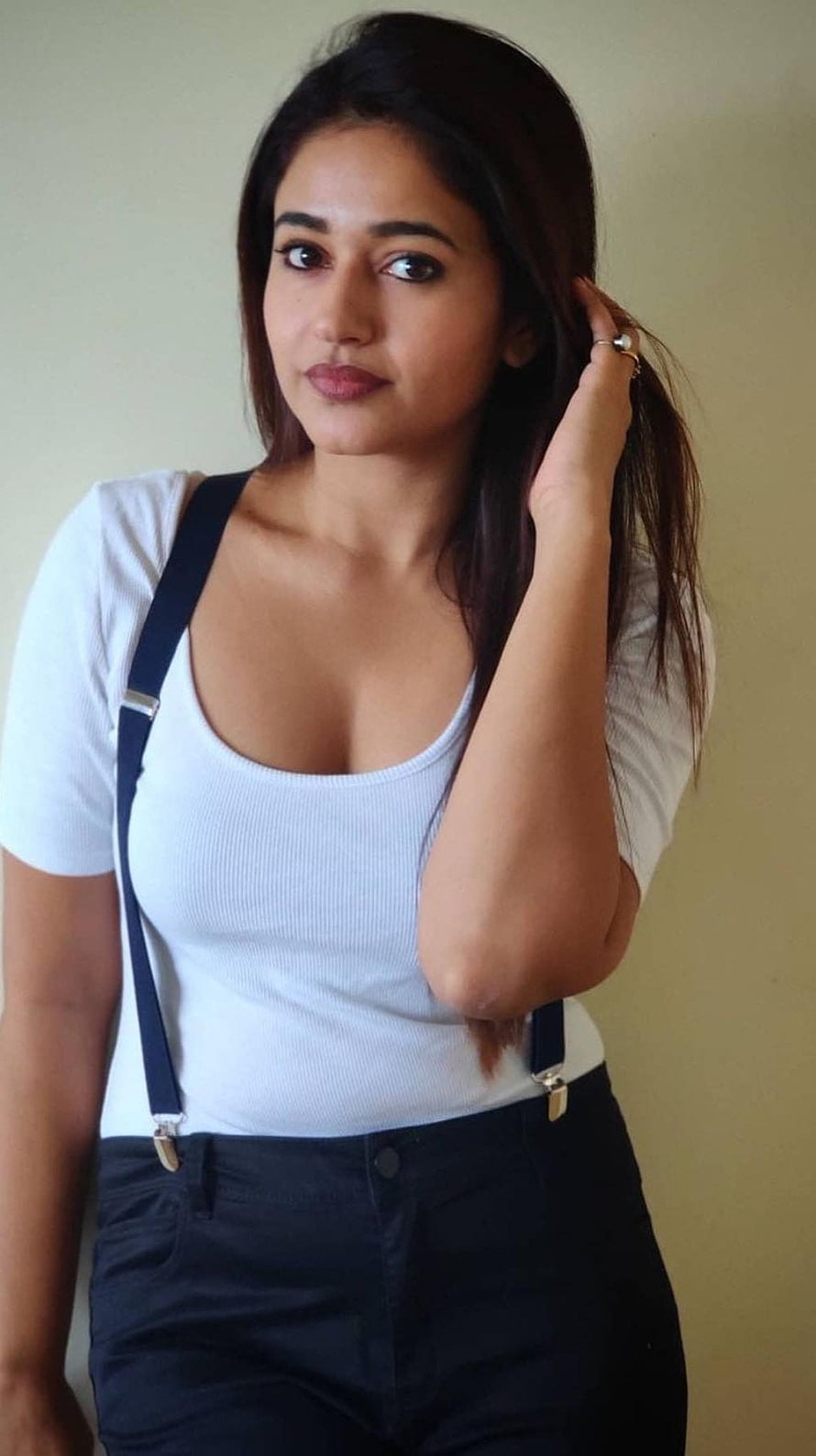 Poonam Bajwa in a white ribbed top and dark suspenders HD phone wallpaper