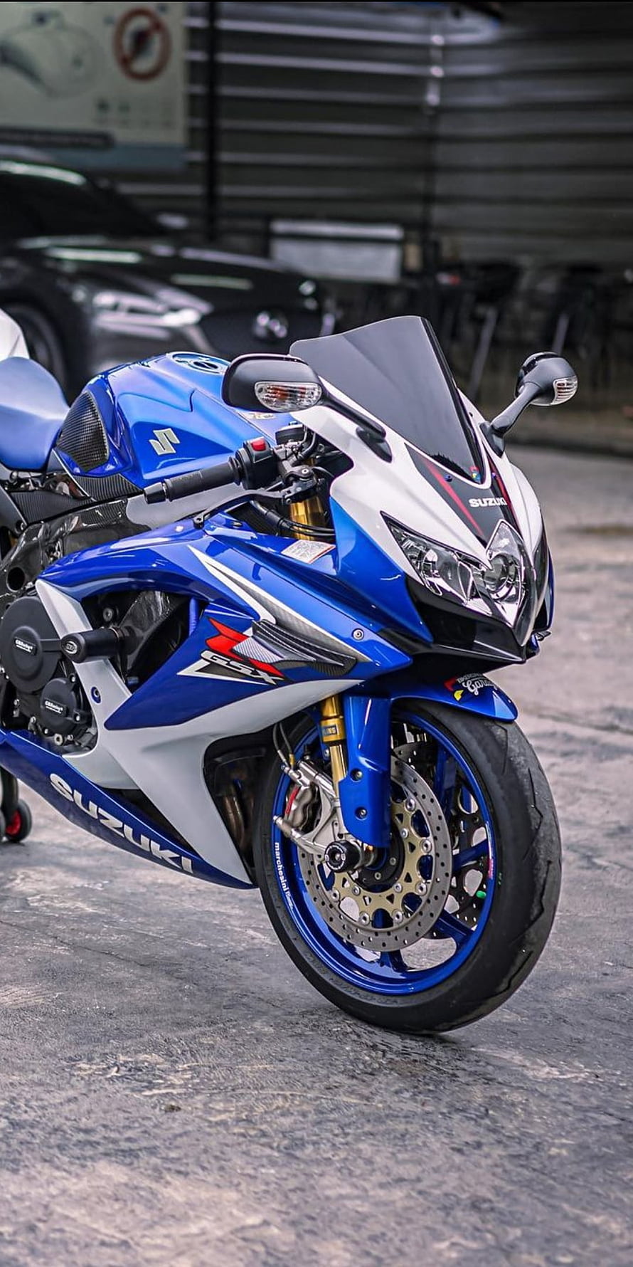 Blue and White Suzuki GSX-R 1000 Sportbike with Gold Front Forks HD phone wallpaper