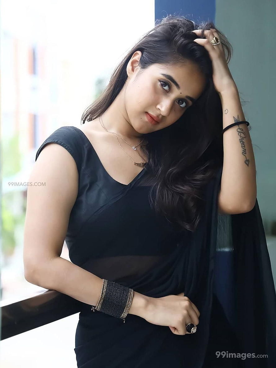 Deepthi Sunaina in Black Dress with Wrist Tattoo and Gold Jewelry HD phone wallpaper