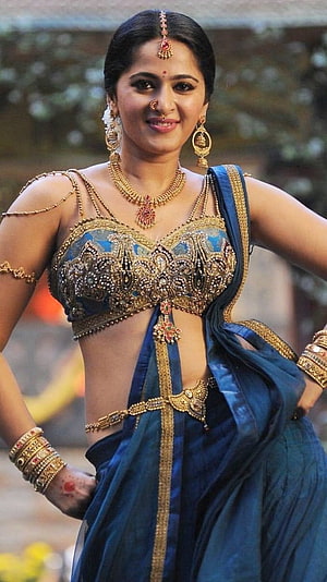 Anushka Shetty in Traditional Blue Saree with Gold Jewelry and Bridal Makeup HD phone wallpaper