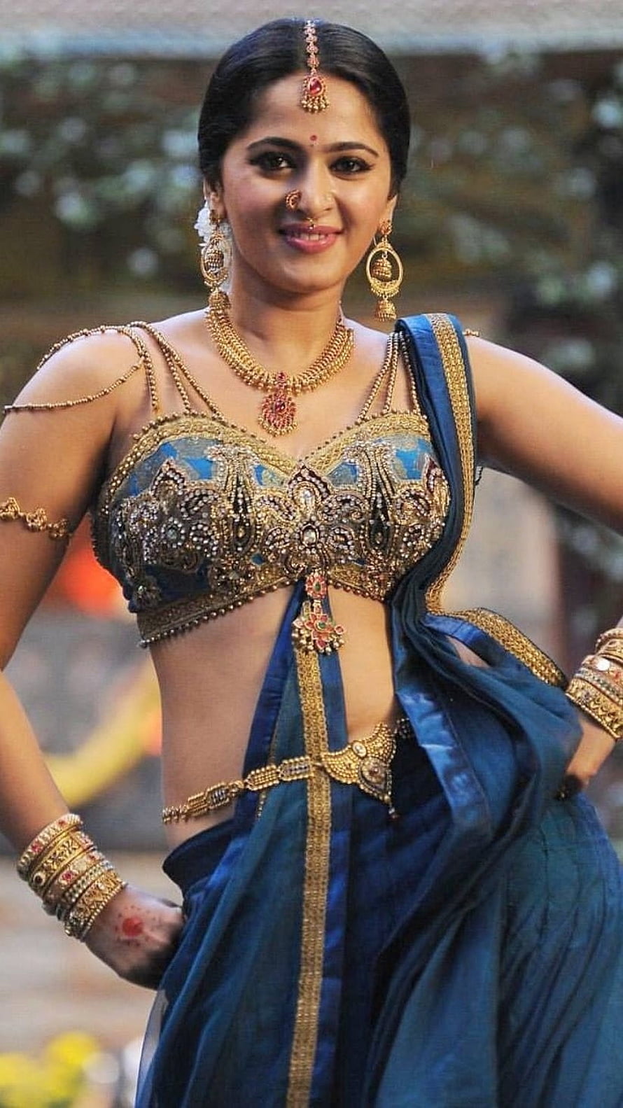 Anushka Shetty in Traditional Blue Saree with Gold Jewelry and Bridal Makeup HD phone wallpaper