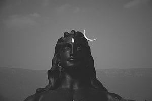 Adiyogi Statue Portrait With Crescent Moon And Serene Expression HD wallpaper