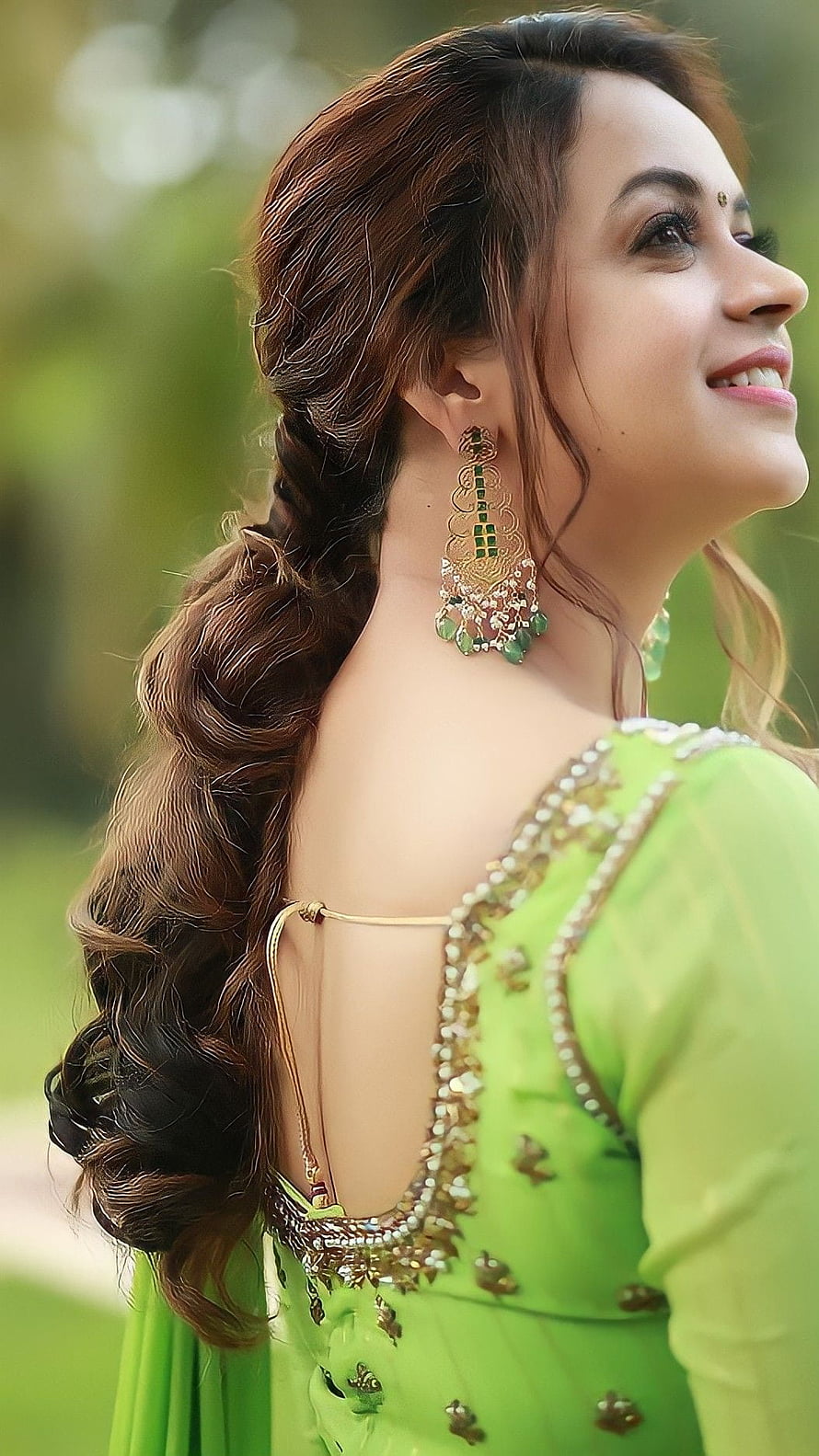 Bhavana Menon in Green Ethnic Wear with Traditional Jhumka Earrings and Braided Hair HD phone wallpaper