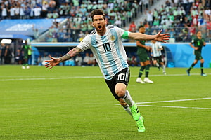 Lionel Messi Celebrating in Argentina Kit at the 2018 FIFA World Cup HD wallpaper