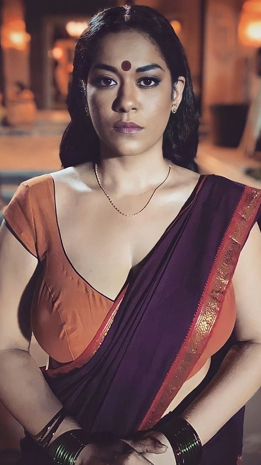 Mumaith Khan in Traditional Saree with Gold Jewelry and Bindi HD phone wallpaper
