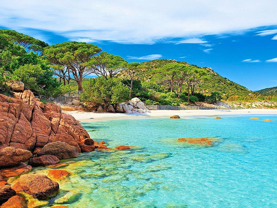 Turquoise Waters and Red Granite Boulders on a Corsica Beach HD wallpaper
